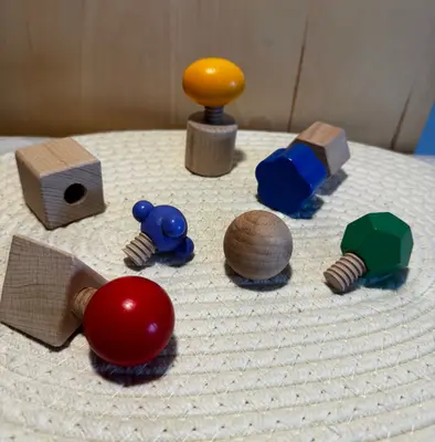 Emparejamiento de cuerpos geométricos y tornillos. — foto 4
