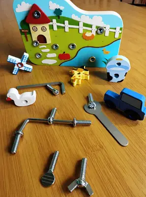 Juego granja de tornillos y tuercas. — foto 1